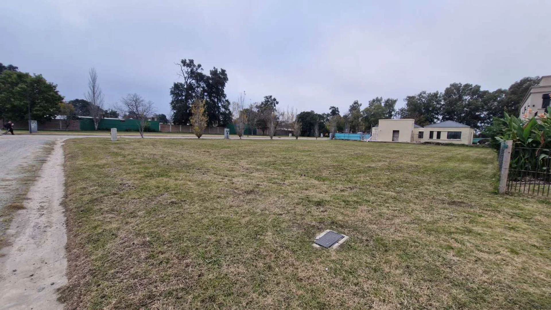 Lote en Barrio privado Saint Joseph . PERMUTA foto 2