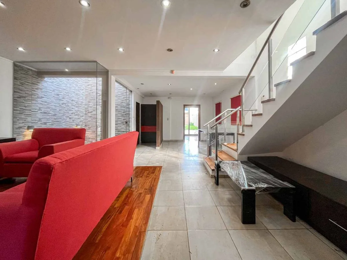 CASA 3 DOMITORIOS EN VENTA BERISSO PILETA foto 2