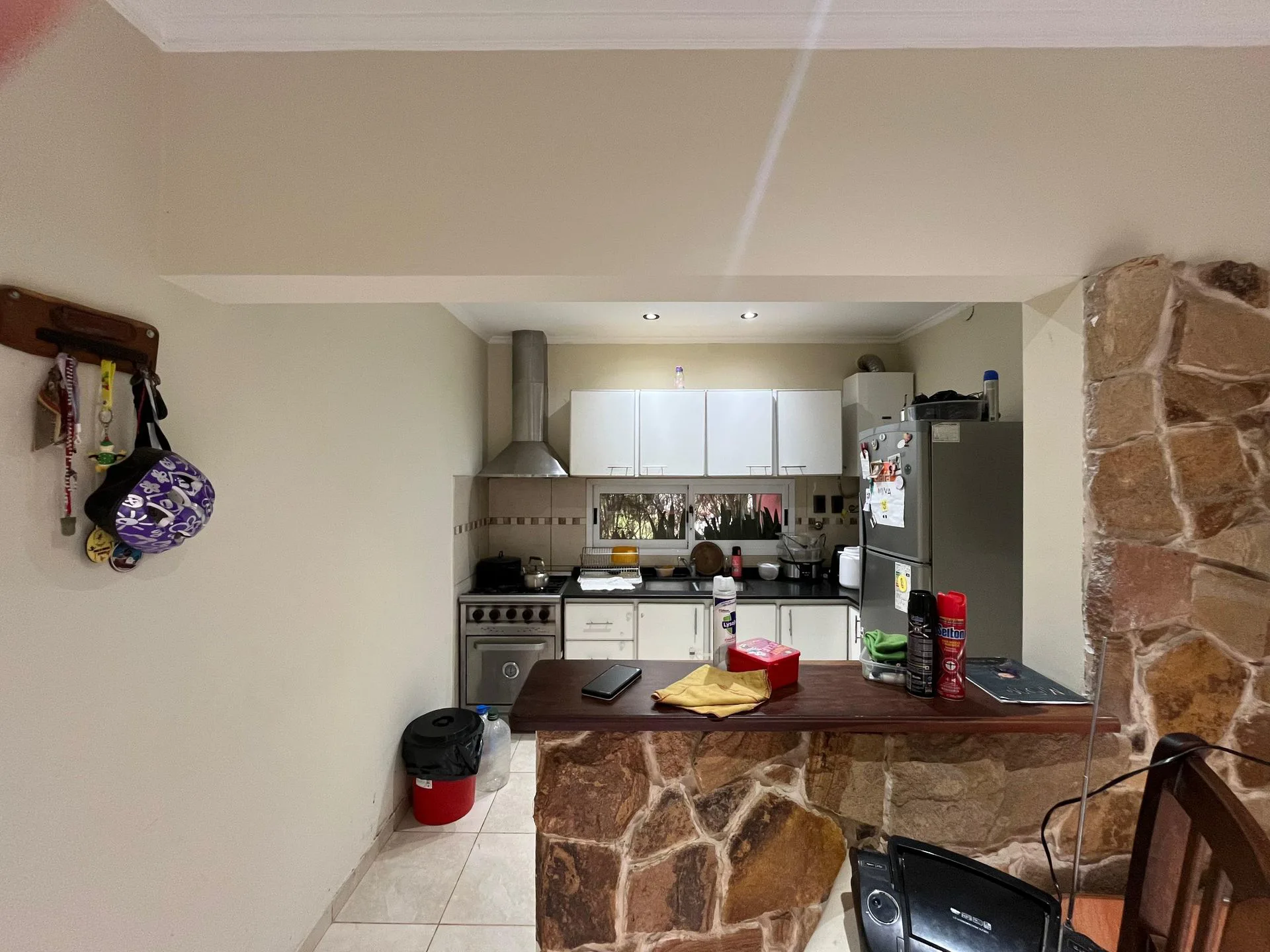 SE VENDE CASA MODERNA CON AMPLIO PATIO Y PILETA! foto 5