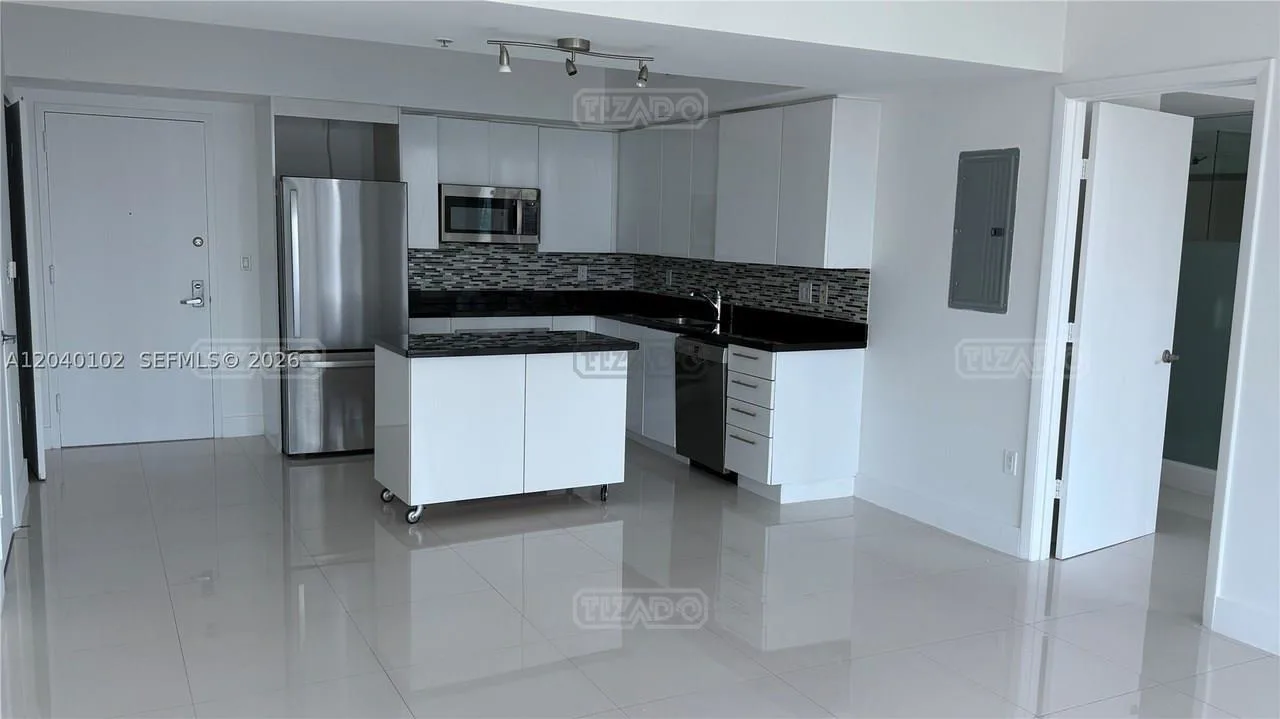 92 SW 3rd St #3311 foto 2