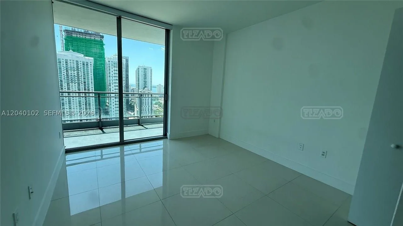 92 SW 3rd St #3311 foto 3