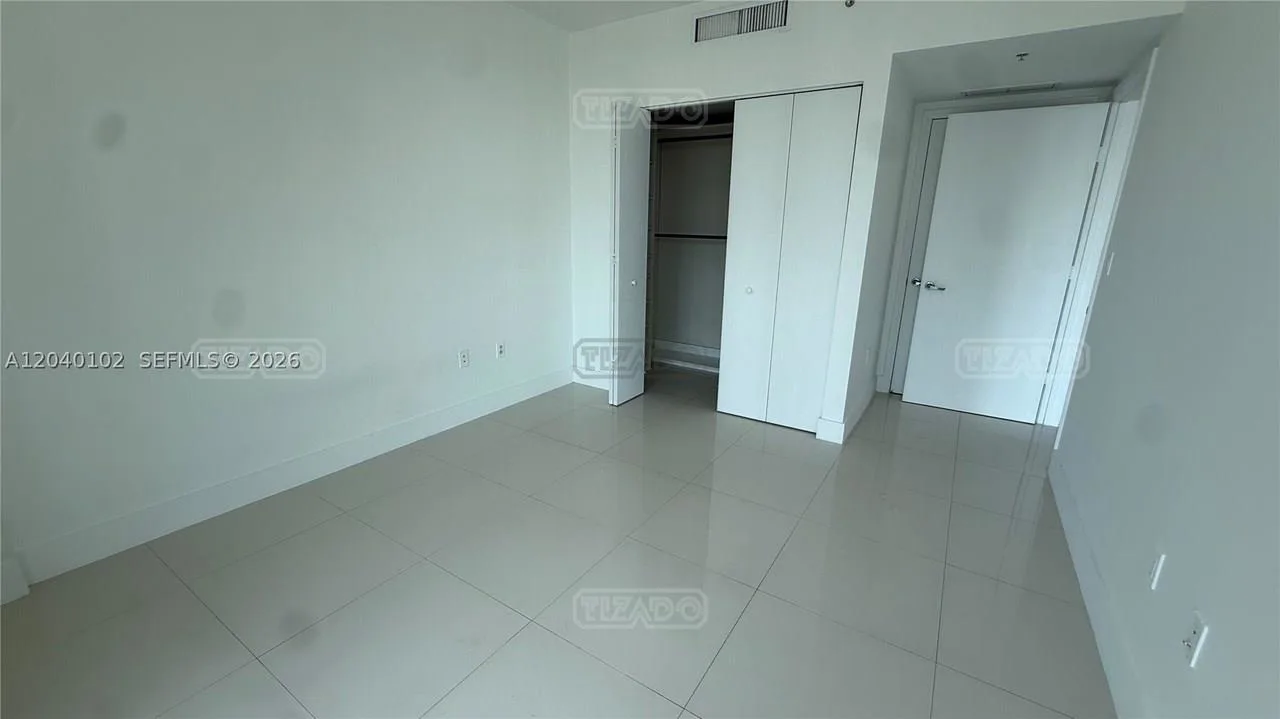 92 SW 3rd St #3311 foto 4