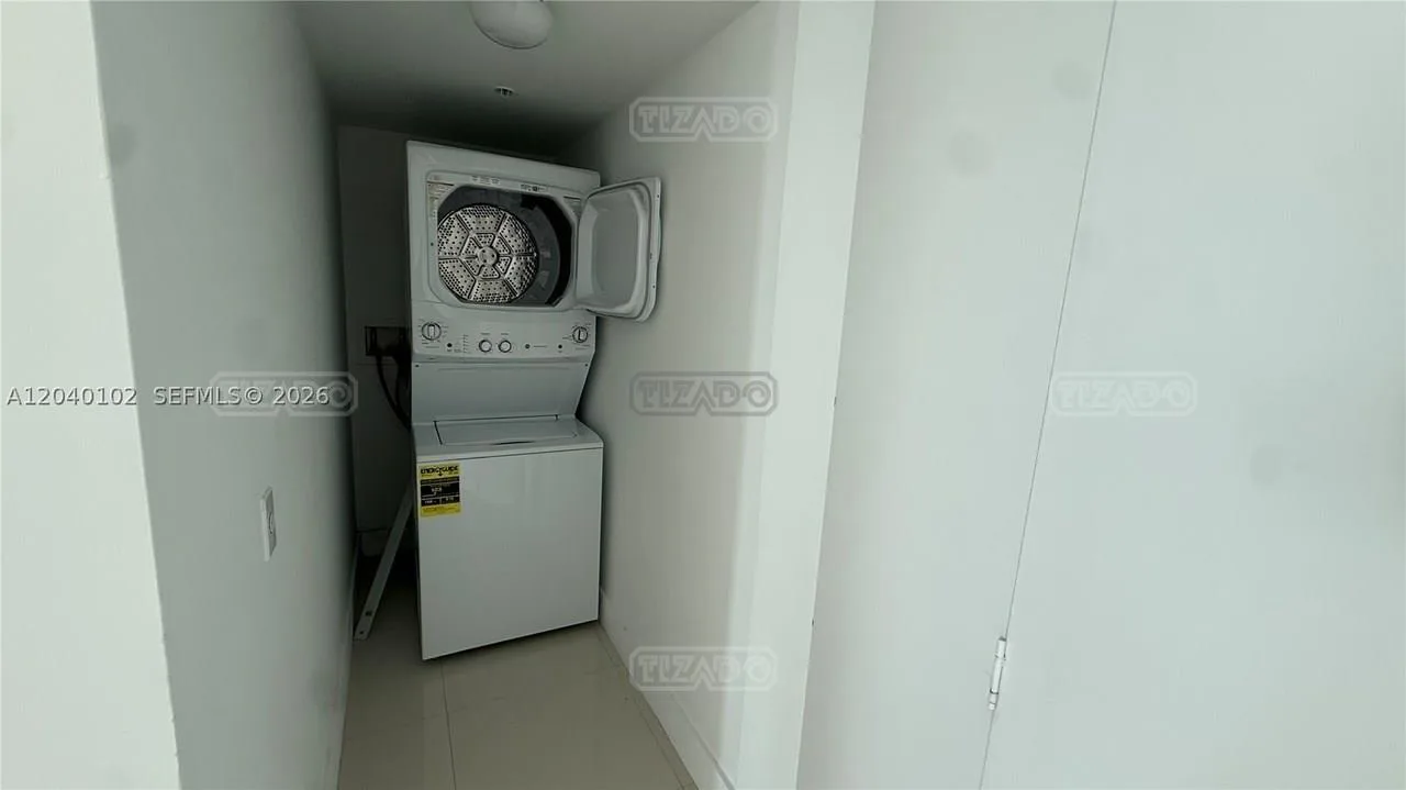 92 SW 3rd St #3311 foto 5
