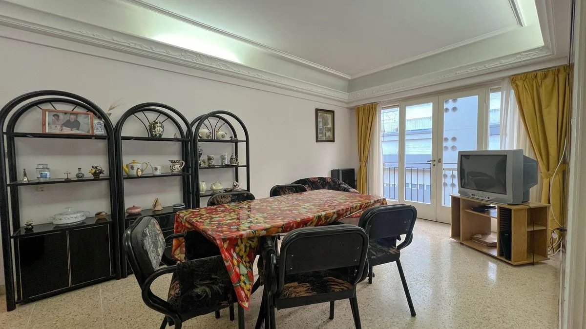 Venta departamento 2 ambientes Z/Güemes con balcón foto 2