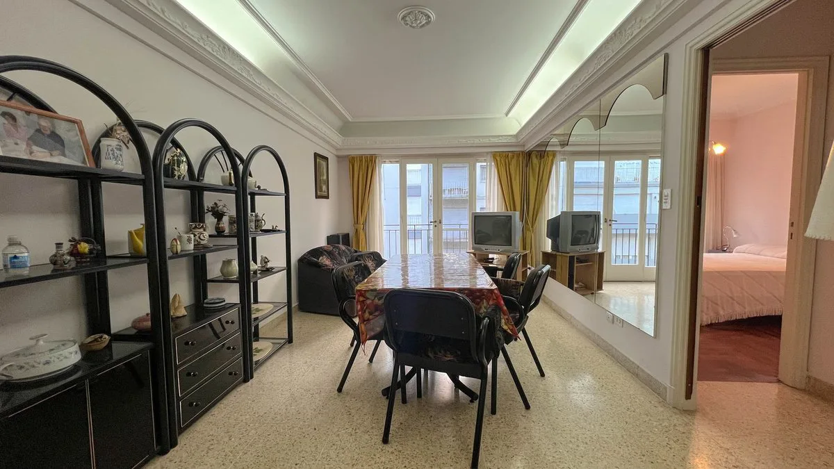 Venta departamento 2 ambientes Z/Güemes con balcón foto 3