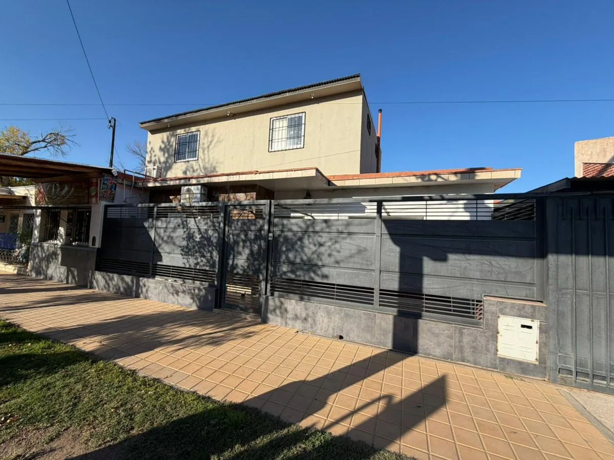 VENTA CASA+DPTO+PILETA CALLE SAN MARTIN LAS HERAS foto 2