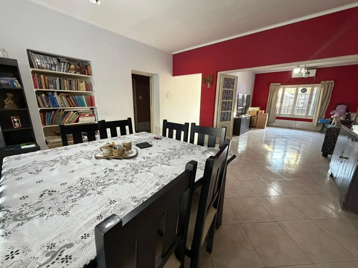 VENTA CASA+DPTO+PILETA CALLE SAN MARTIN LAS HERAS foto 3