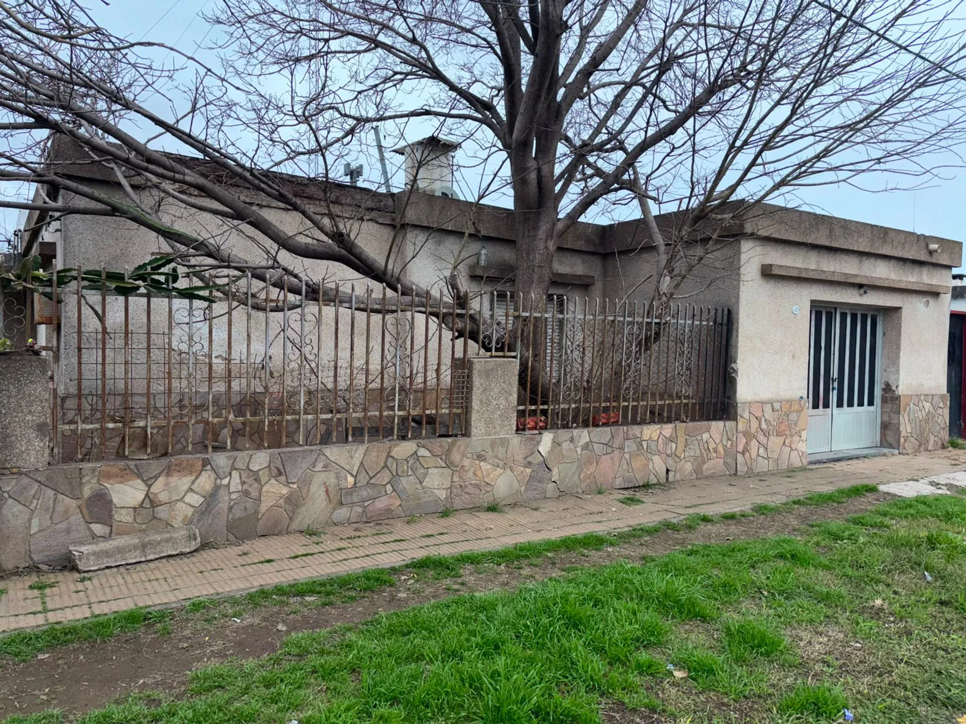 VENTA CASA A RECICLAR EN VILLA CONSTITUCIÓN foto 3
