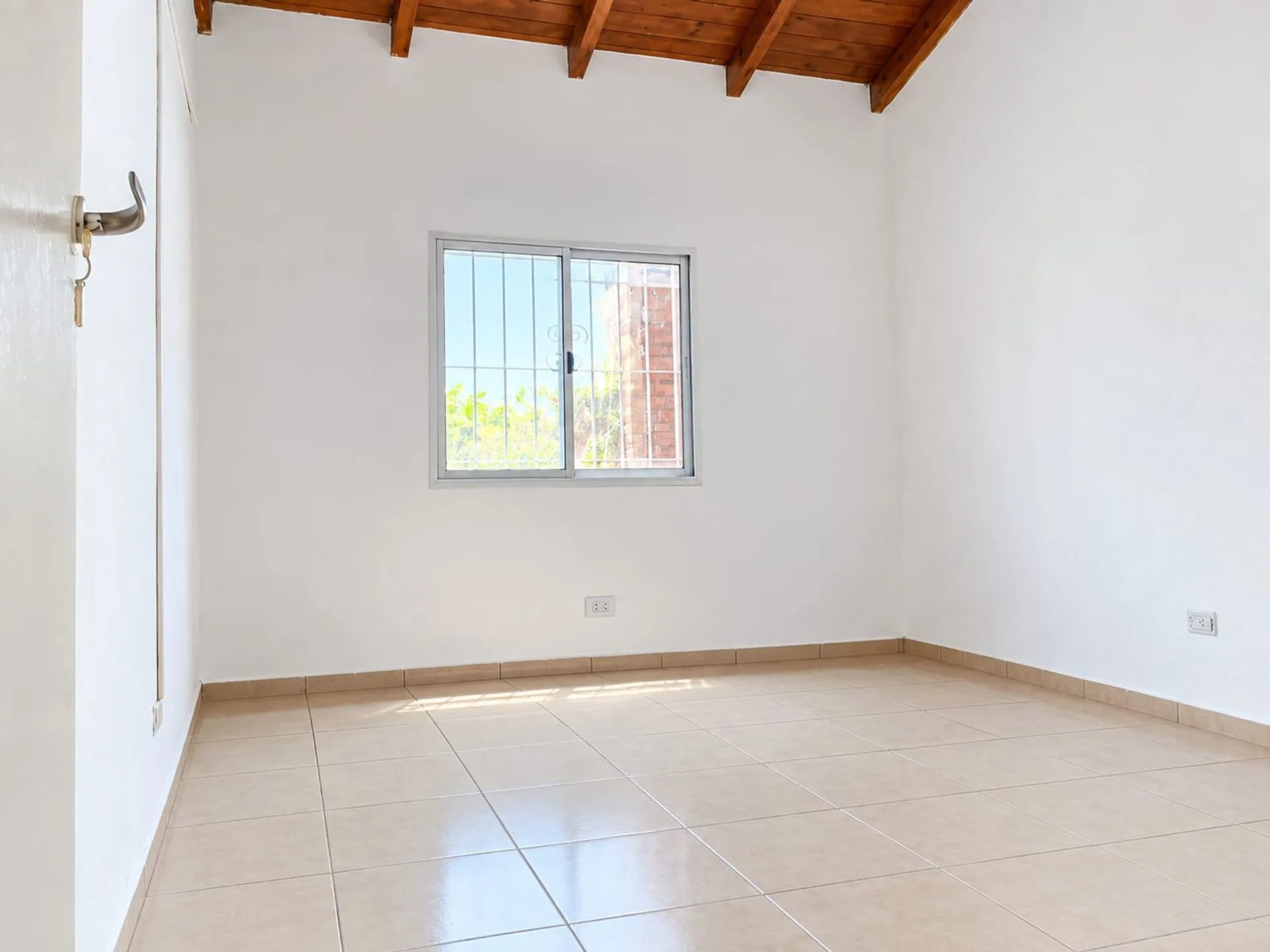 ALQUILER DE CASA DE DOS DORMITORIOS EN FUNES foto 4
