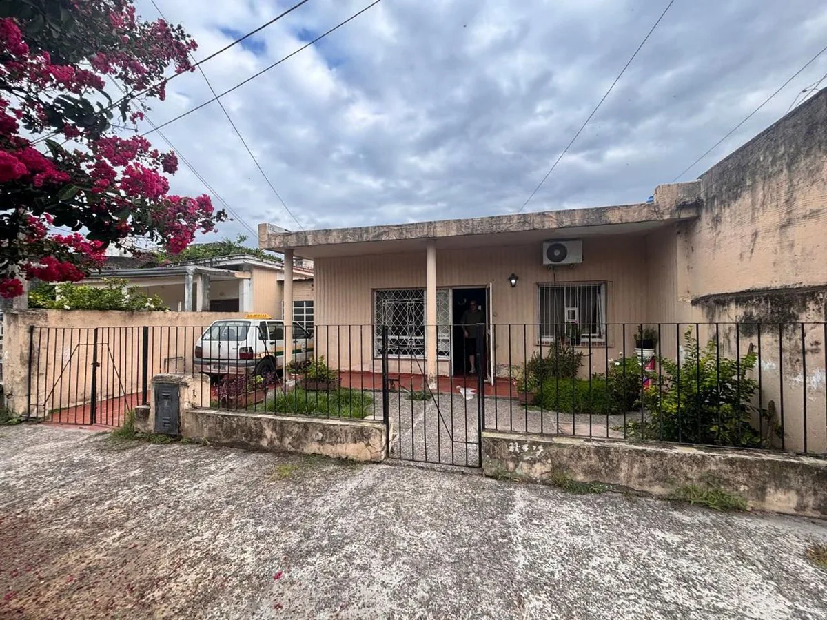 VENDO CASA A REFACCIONAR BARRIO SARMIENTO foto 2