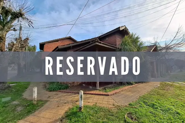 CASA EN VENTA 4 AMB CON COCHERA Y QUINCHO
