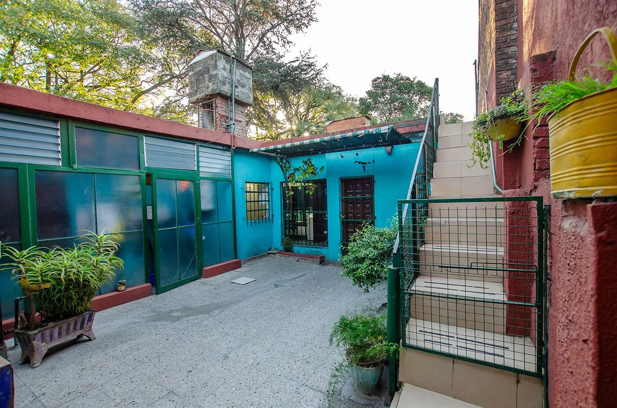 CASA EN VENTA BURZACO EXCELENTE UBICACION foto 2