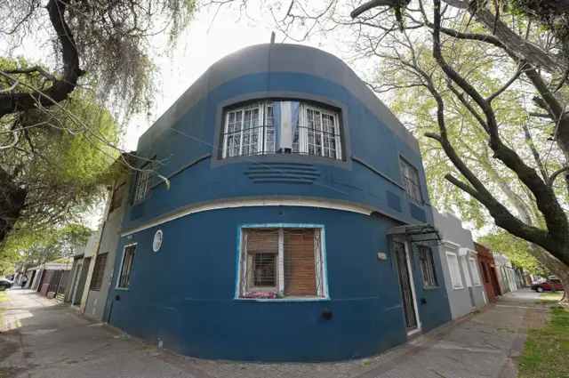 CASA 4 AMBIENTES ESQUINA CON TERRAZA EN BANFIELD