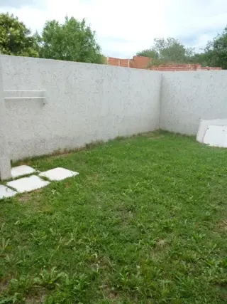 MODERNO DUPLEX. PARA 5 PERSONAS. DOS DORMITORIOS. COCHERA.PATIO CON ASADOR. PISCINA COMPARTIDA foto 1