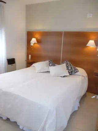 MODERNO DUPLEX. PARA 5 PERSONAS. DOS DORMITORIOS. COCHERA.PATIO CON ASADOR. PISCINA COMPARTIDA foto 5
