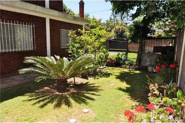 Venta casa Don Torcuato 4 ambientes con jardín