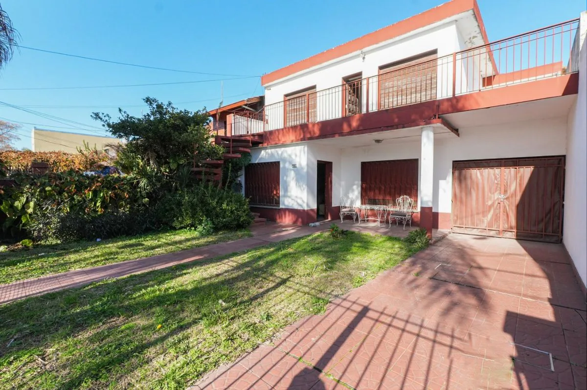 VENTA - CASA CON JARDIN - APTO CREDITO - PADUA foto 2