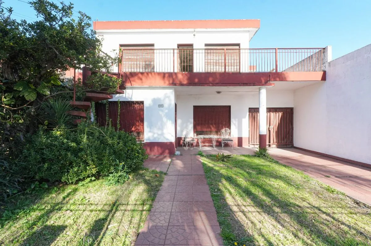 VENTA - CASA CON JARDIN - APTO CREDITO - PADUA foto 3