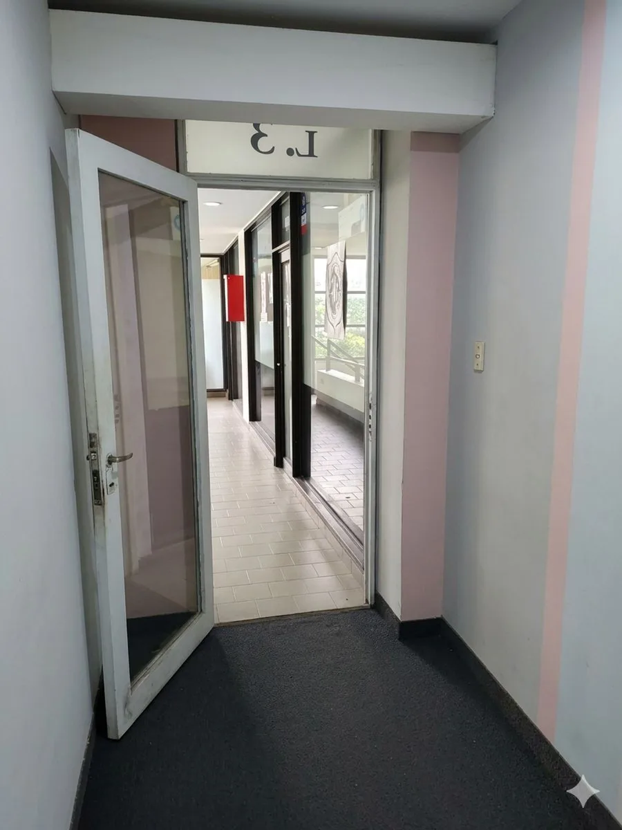 VENTA OFICINA CON COCHERA - GALERÍA CERVERA IV foto 4