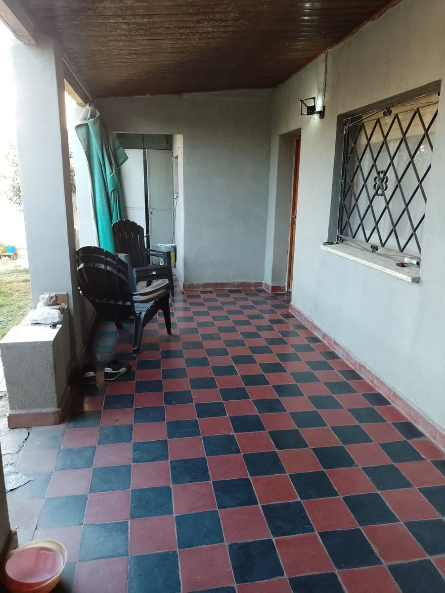 CASA CON GRAN PARQUE EN JOSE C. PAZ foto 5
