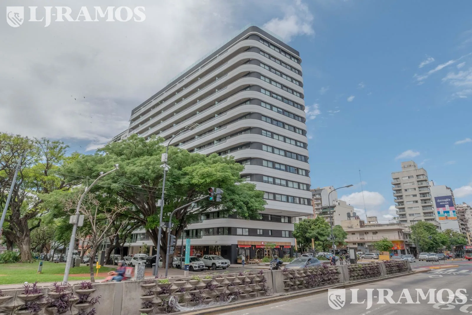 HUB CABILDO. Av. Cabildo y Jaramillo. foto 4