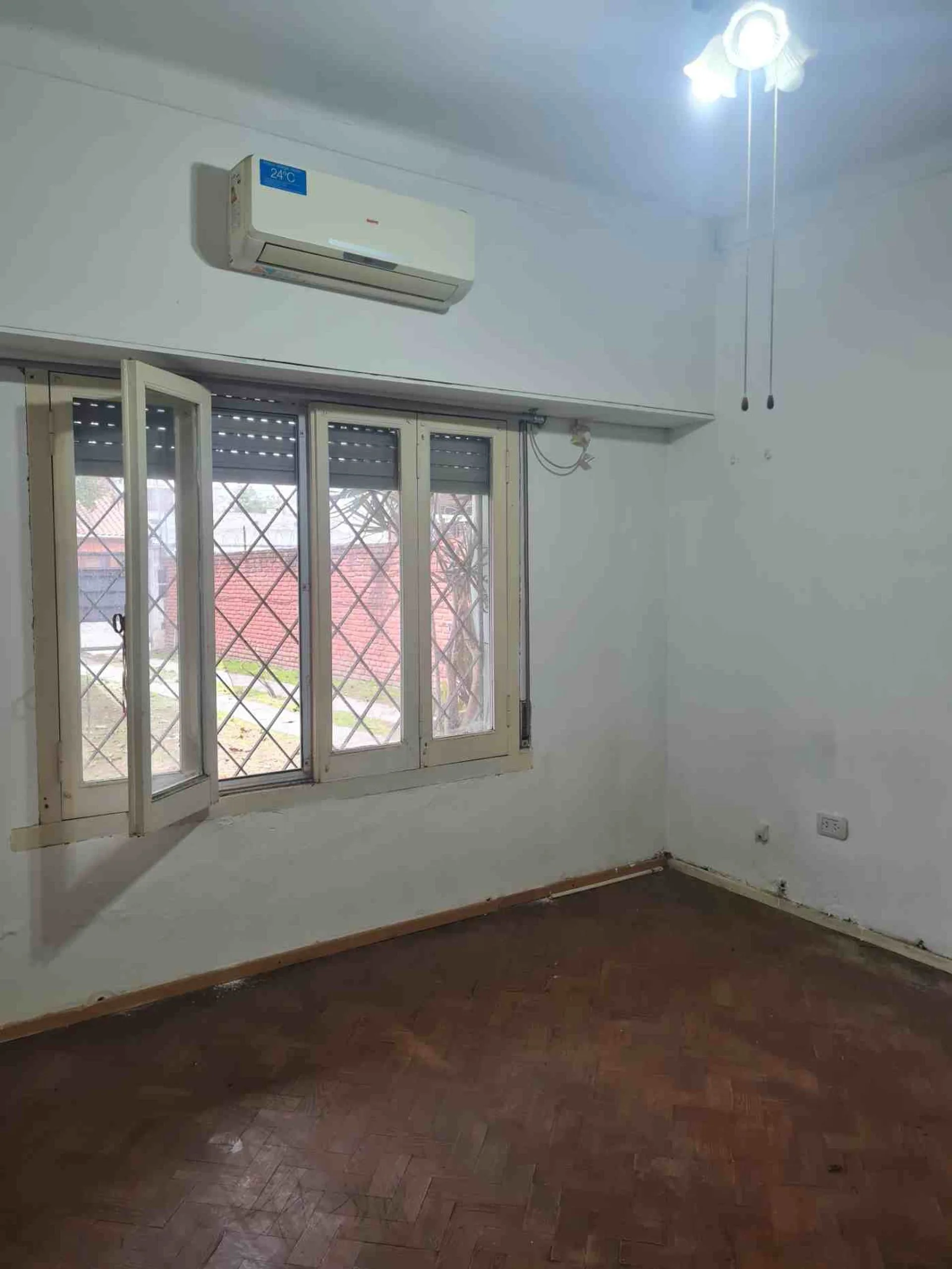 CASA EN VENTA. APTA CREDITO. BARRIO BALZARETTI. 3 foto 2