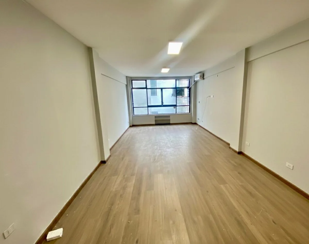 VENTA DE MONOAMBIENTE SUPER GRANDE MICROCENTRO foto 3