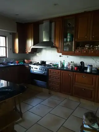 VENTA DE CASA EN DOS PLANTAS C/GARAGE PARA DOS AUTOS FONDO PARQUIZADO MAS DEPENDENCIA. LOTE PROPIO DE 8.66X47 M2 DIGNA DE VER ZONA VILLA LURO foto 3