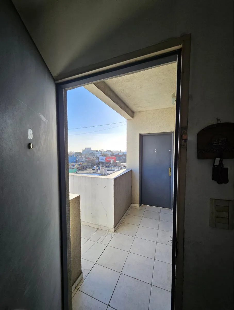 Departamento 2 ambientes con balcon - Venta foto 4