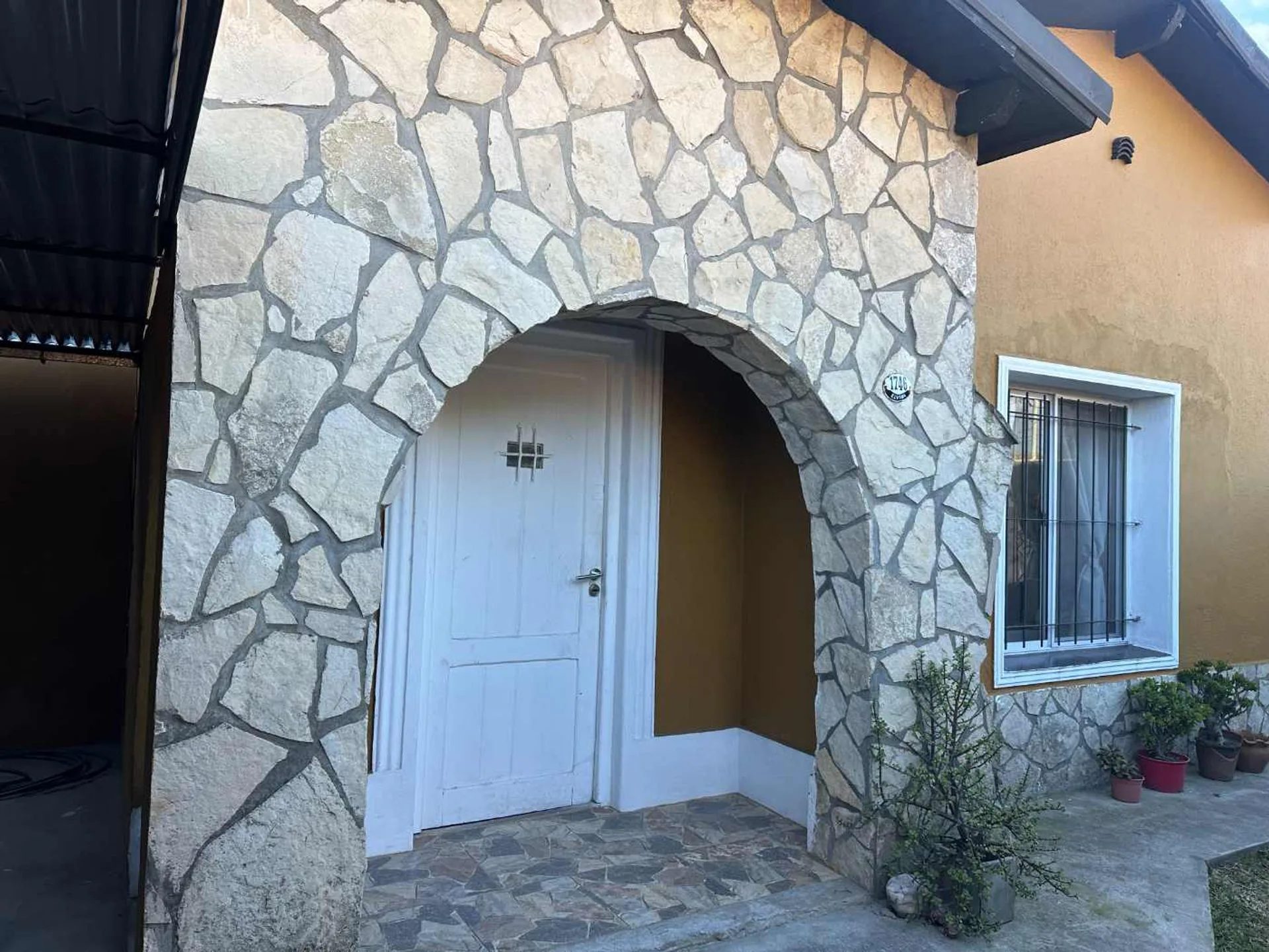 VENTA CASA 3 AMBIENTES EN DON TORCUATO CON QUINCHO foto 3