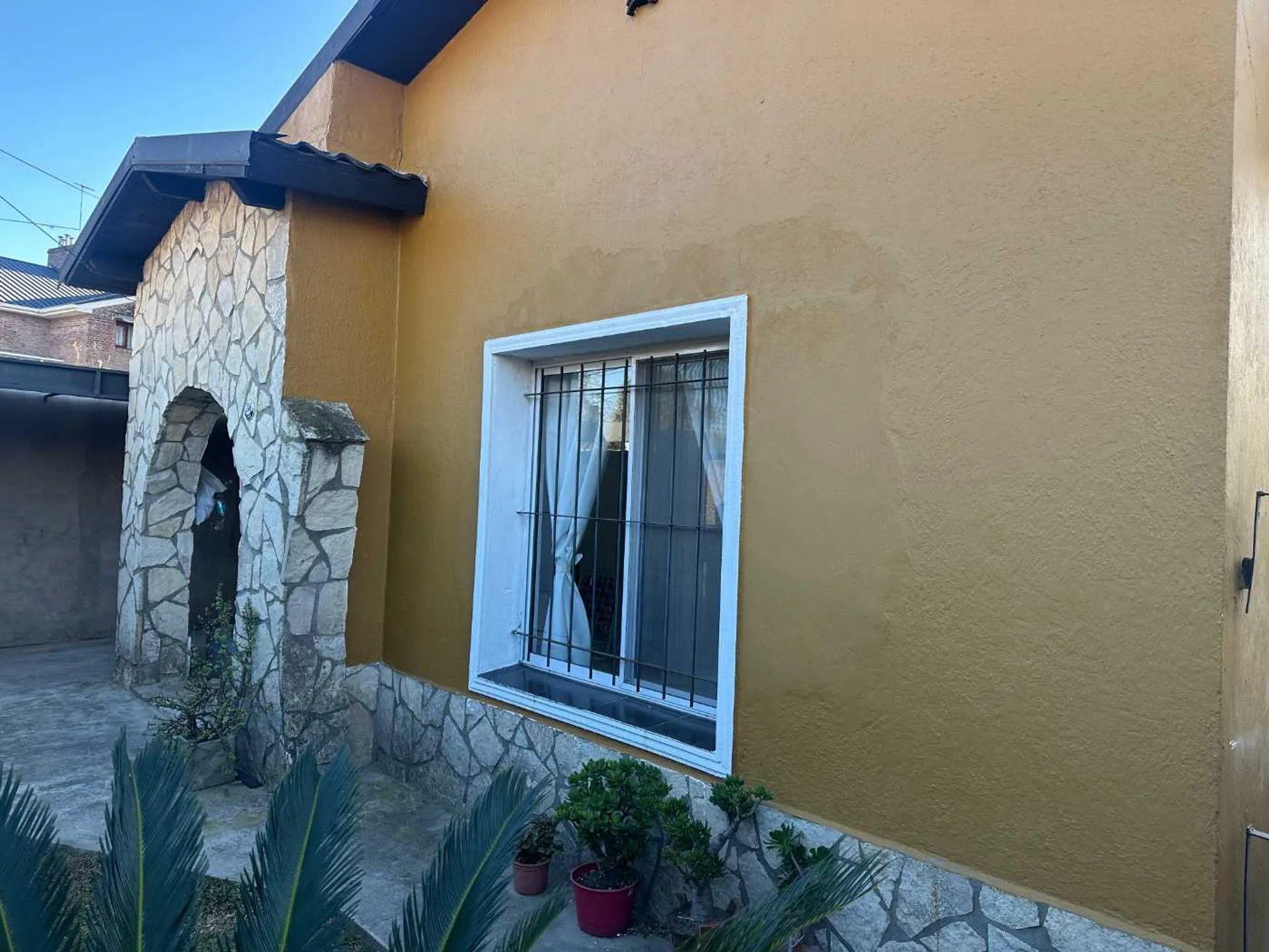 VENTA CASA 3 AMBIENTES EN DON TORCUATO CON QUINCHO foto 4