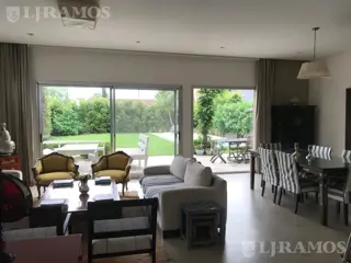 EXCELENTE CASA EN VENTA EN BARRIO SEMICERRADO DE 5 CASAS - SANTA RITA - LOMAS DE SAN ISIDRO foto 2