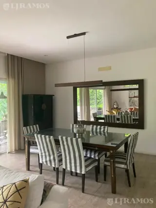 EXCELENTE CASA EN VENTA EN BARRIO SEMICERRADO DE 5 CASAS - SANTA RITA - LOMAS DE SAN ISIDRO foto 3
