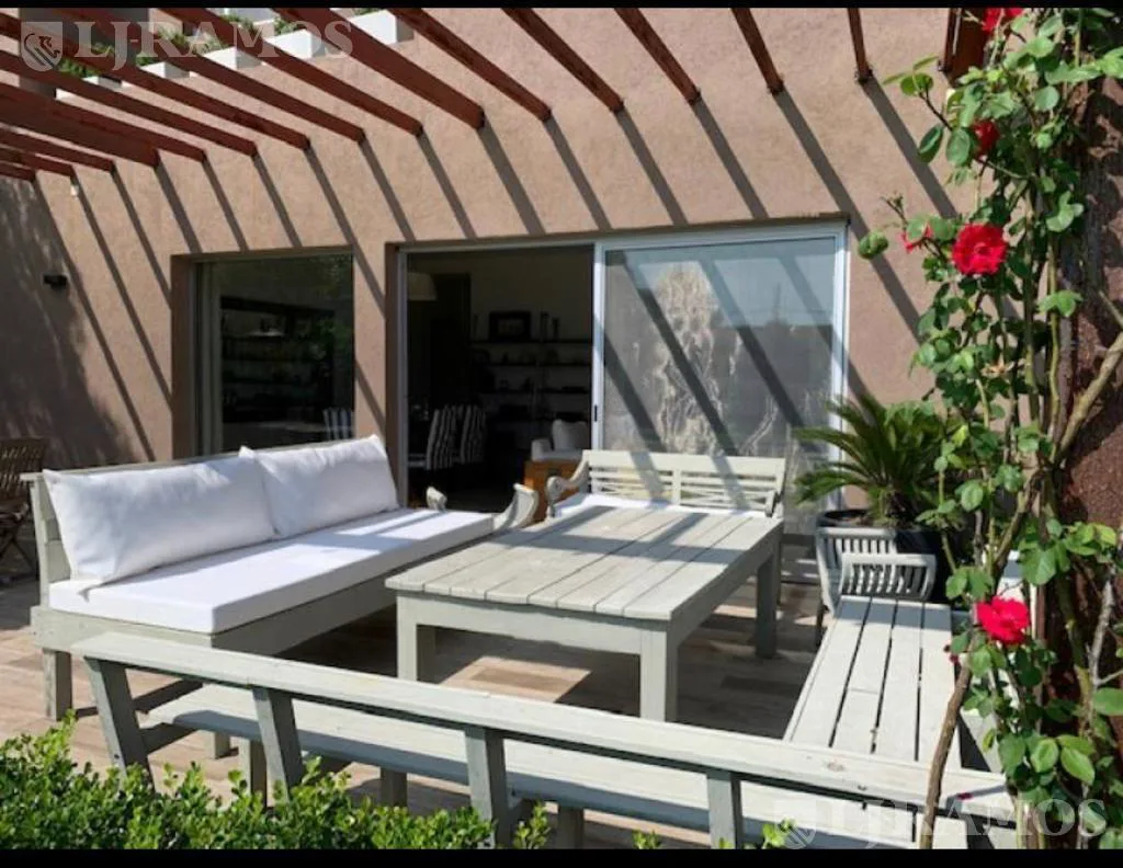 EXCELENTE CASA EN VENTA EN BARRIO SEMICERRADO DE 5 CASAS - SANTA RITA - LOMAS DE SAN ISIDRO foto 5