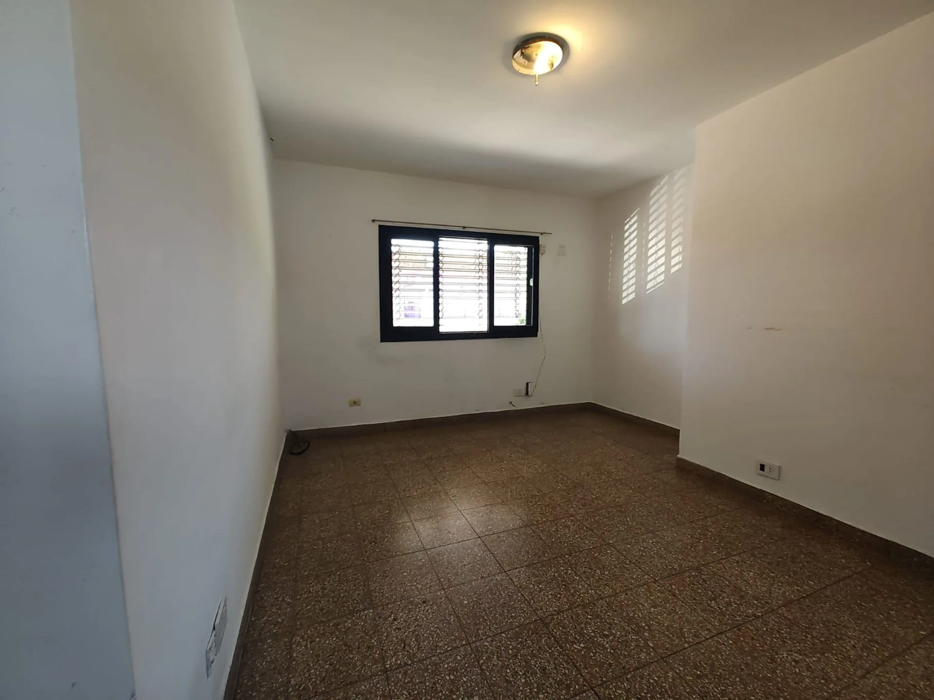 VENTA DEPARTAMENTO DOS AMBIENTES CASEROS foto 3