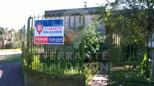 BURZACO : CASA C/GALPON. INTERESANTE PROPUESTA.
180 M2 CONSTRUIDOS
2 DORM. 2 PATIOS, GALPÓN, COCHERA, COMEDOR, JARDÍN, TERRAZA foto 2