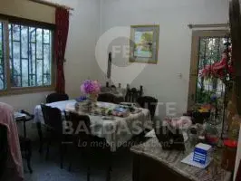 BURZACO : CASA C/GALPON. INTERESANTE PROPUESTA.
180 M2 CONSTRUIDOS
2 DORM. 2 PATIOS, GALPÓN, COCHERA, COMEDOR, JARDÍN, TERRAZA foto 4
