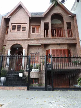 Excelente Casa de 5 Amb, Garage, Parque, Quincho foto 3