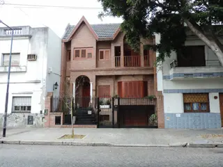Excelente Casa de 5 Amb, Garage, Parque, Quincho foto 5