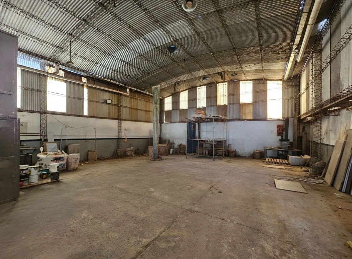 VENTA GALPON SOBRE LOTE APTO DESARROLLO MORON foto 2