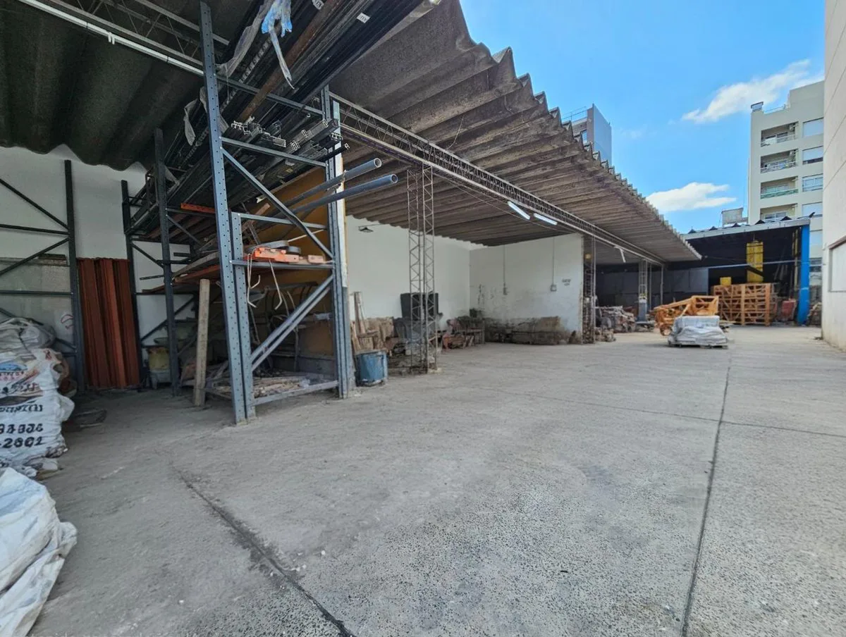 VENTA GALPON SOBRE LOTE APTO DESARROLLO MORON foto 3