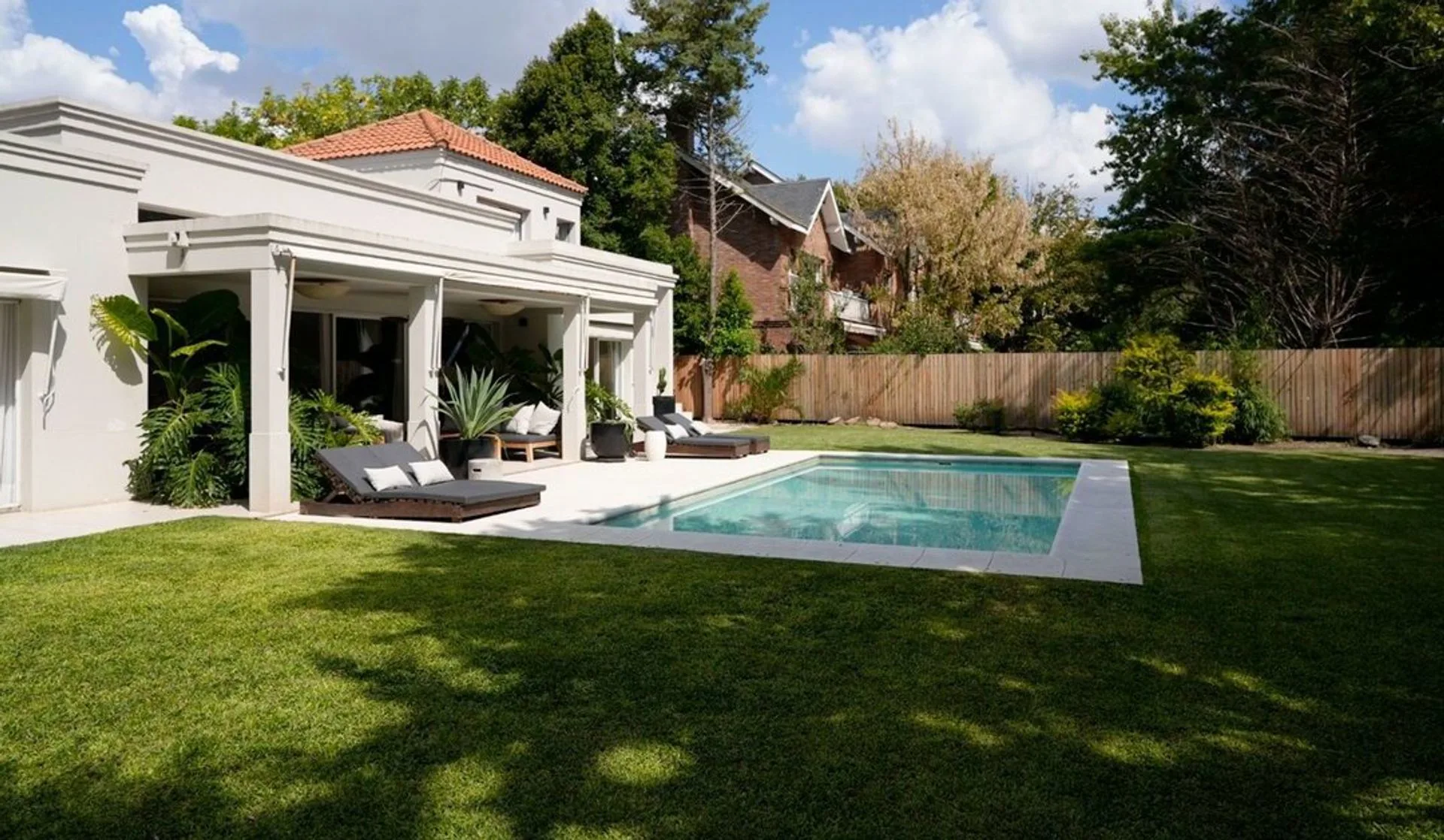 VENTA CASA CON JARDIN Y PILETA EN RINCON DEL ARCA foto 2