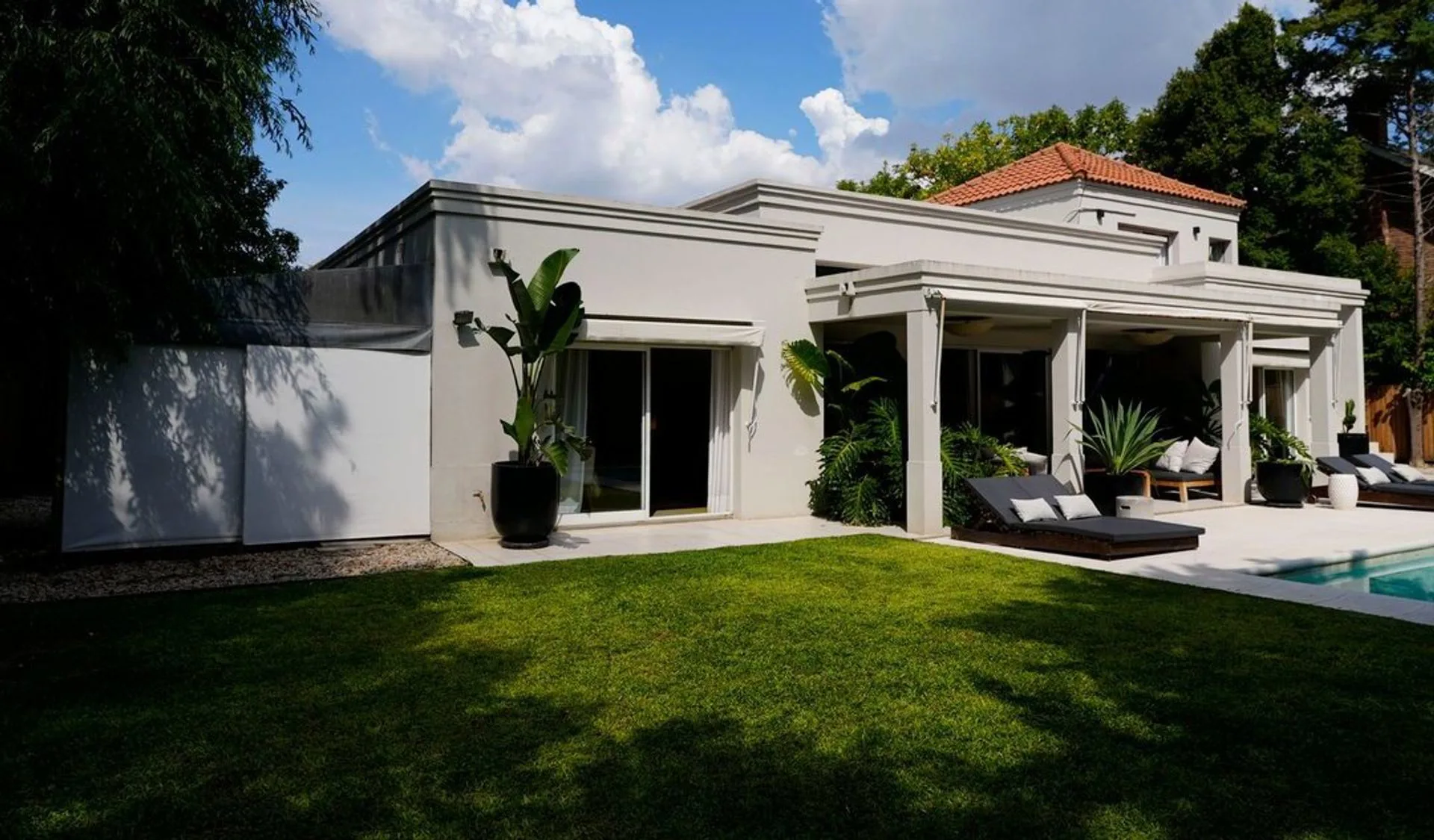 VENTA CASA CON JARDIN Y PILETA EN RINCON DEL ARCA foto 3