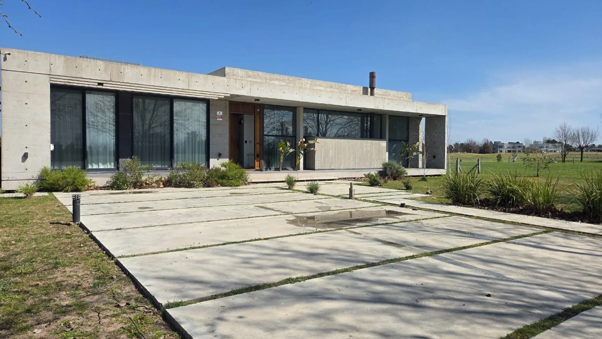 Venta casa APTO CREDITO La Primavera Golf, Luján foto 3