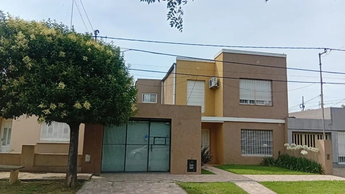 CASA EN VENTA , 4 AMBIENTES I LUJAN I APTO CREDITO foto 2