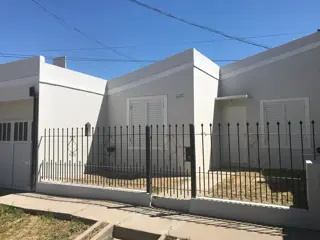 SE VENDE/ALQUILA CASA DE 2 HAB EN BARRIO JARDIN DE VIEDMA foto 1