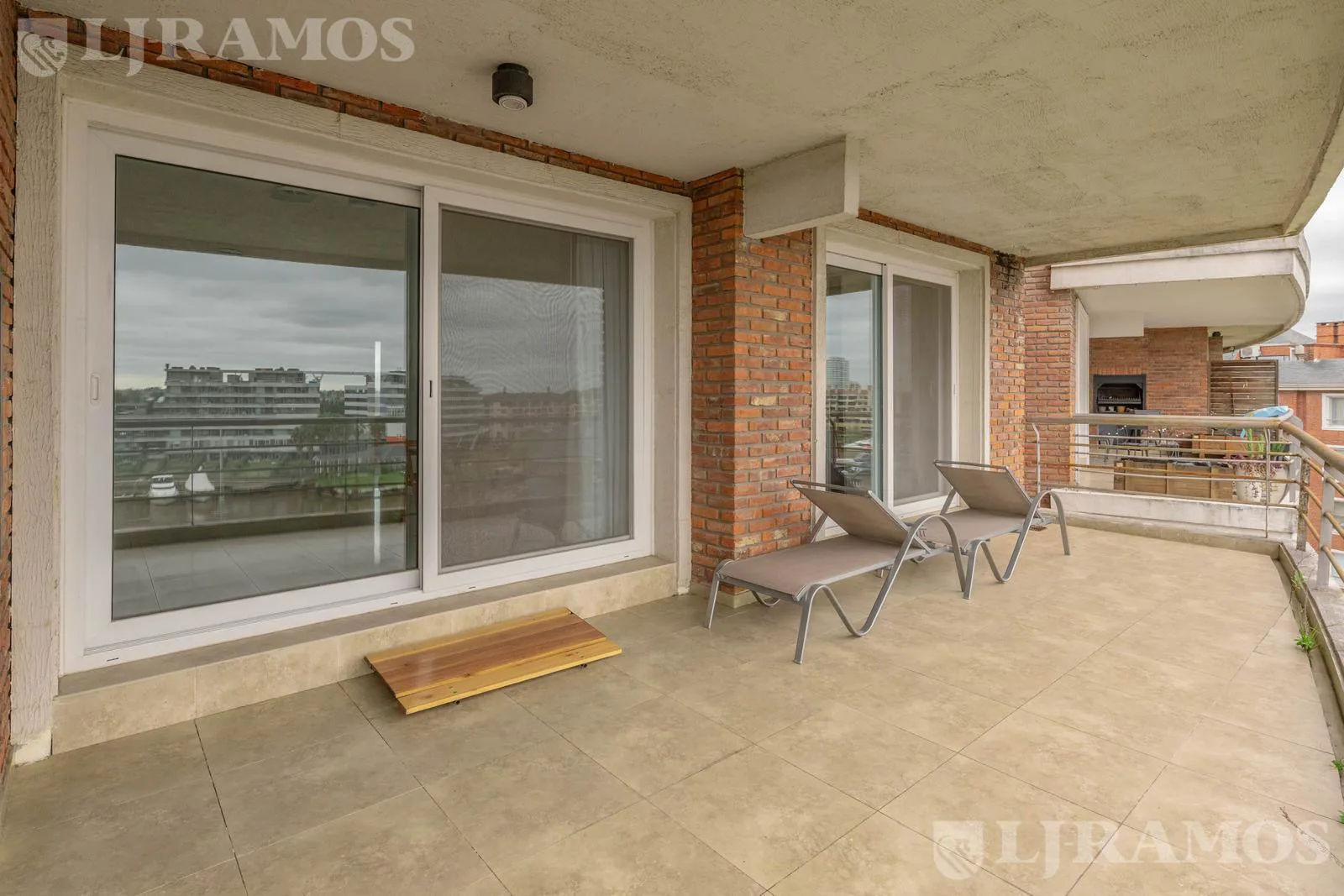 3 AMB - 2 SUITES - CON COCHERA - EN VENTA EN MIRADORES DE BAHÍA foto 5