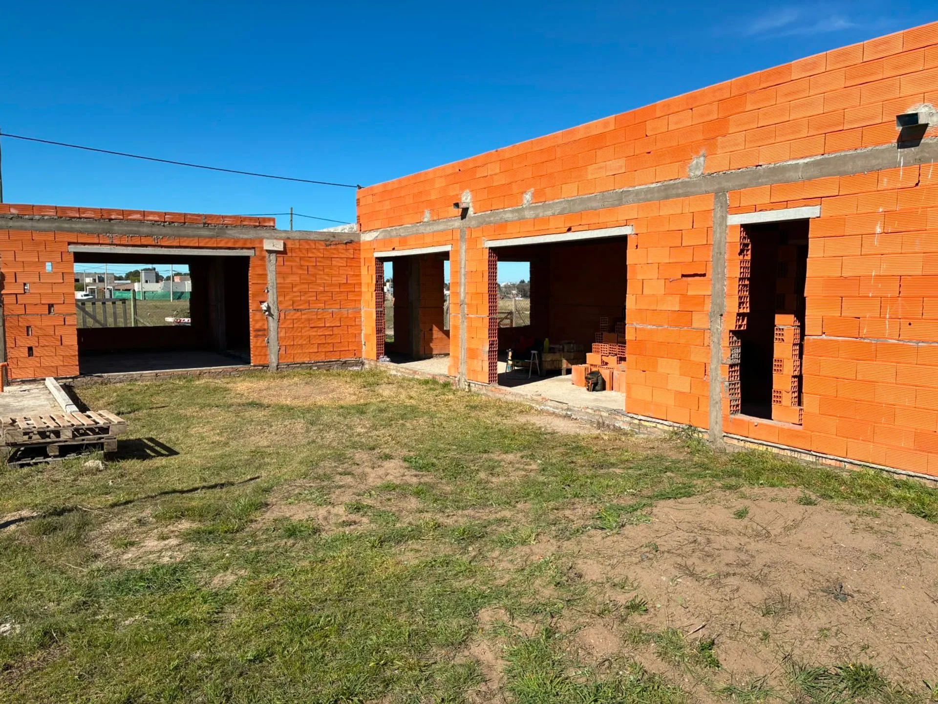 HERMOSA CASA EN CONSTRUCCION BARRIO LOS FRESNOS foto 3