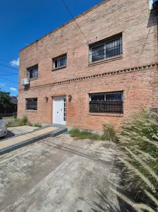 VENTA DEPARTAMENTO DE UN DORMITORIO CON PATIO Ubicado en planta baja, super luminoso, proximo al centro de la ciudad, sin gastos fijos de expensas foto 1