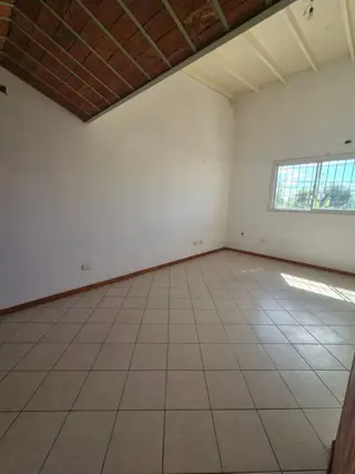 VENTA DEPARTAMENTO DE UN DORMITORIO CON PATIO Ubicado en planta baja, super luminoso, proximo al centro de la ciudad, sin gastos fijos de expensas foto 4